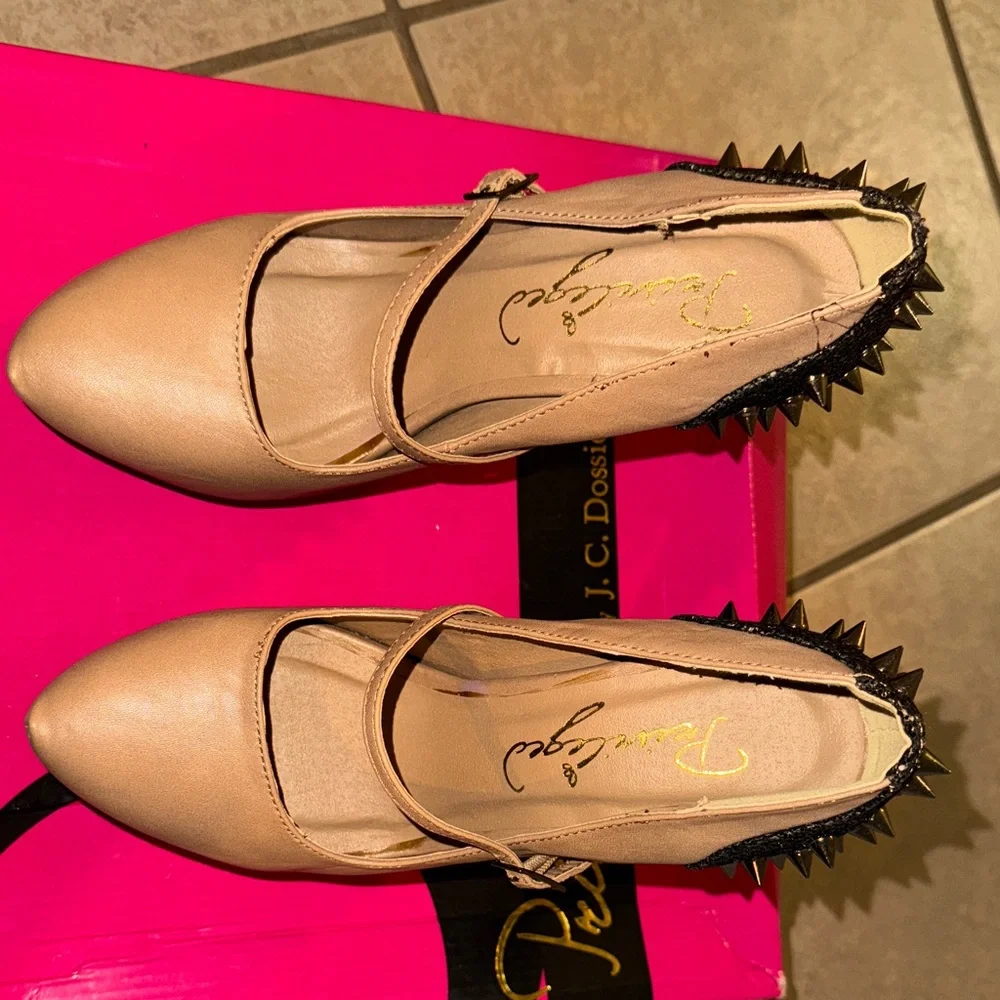 Stylish Tan Spiked Heels - Picture 3 of 6